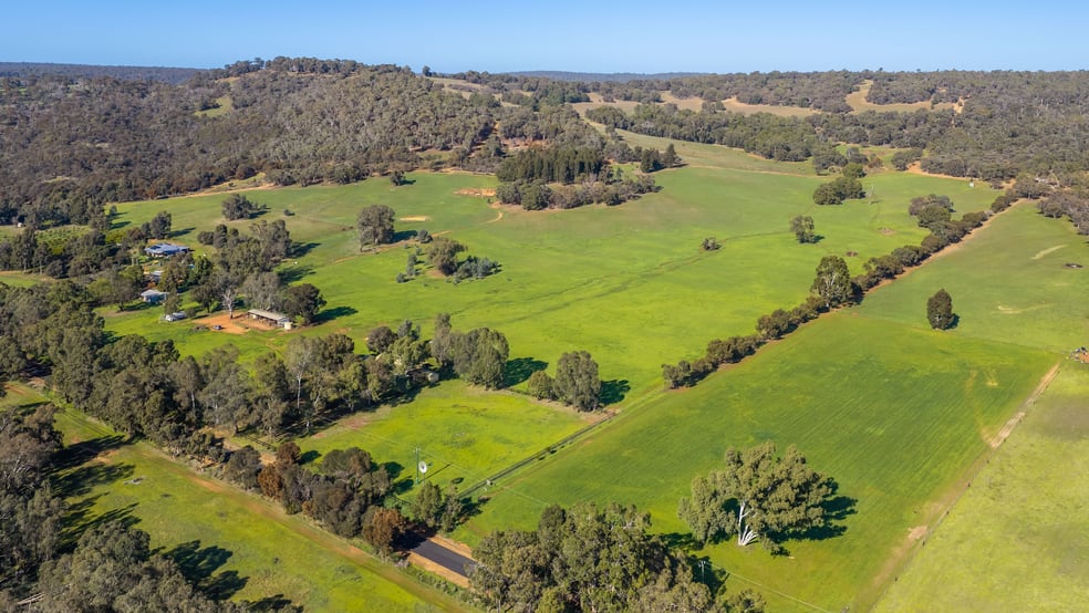Click to view all images 661 Chittering Valley Road Lower Chittering WA 6084 - Image 3