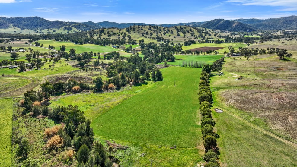 "The Oaks" 4 Magnesite Rd Tamworth NSW 2340 - Image 2