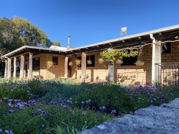 Click to view all images 33 McConkey Road Greenough WA 6532 - Image 3
