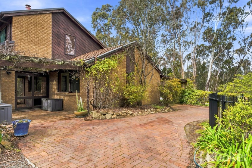 Click to view all images 3 Hill Lane The Ridgeway NSW 2620 - Image 2