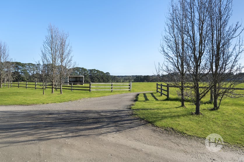 Click to view all images 8 Wonderland Avenue Tuerong VIC 3915 - Image 1