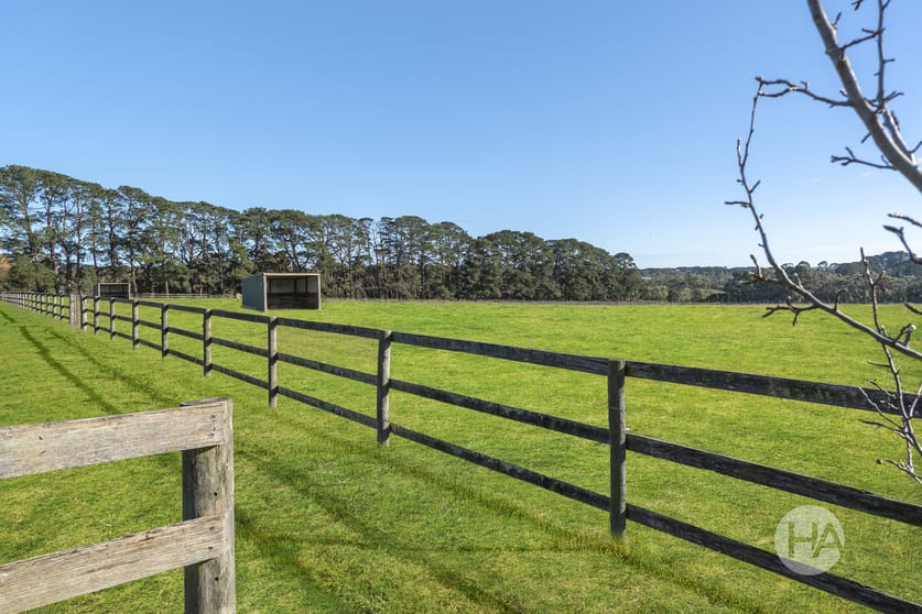 Click to view all images 8 Wonderland Avenue Tuerong VIC 3915 - Image 2