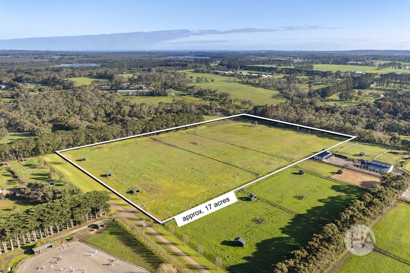 Click to view all images 8 Wonderland Avenue Tuerong VIC 3915 - Image 3
