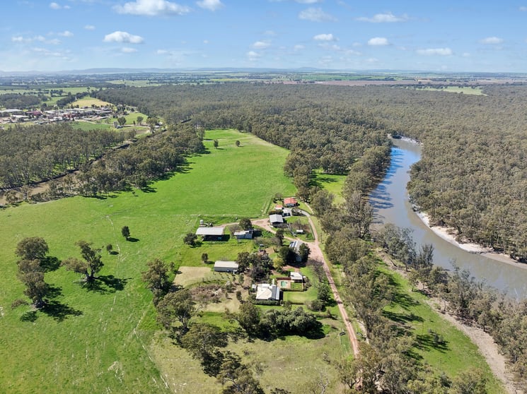 Click to view all images 79 Yanco Weir Road Leeton NSW 2705 - Image 1