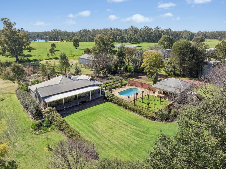 Click to view all images 79 Yanco Weir Road Leeton NSW 2705 - Image 2