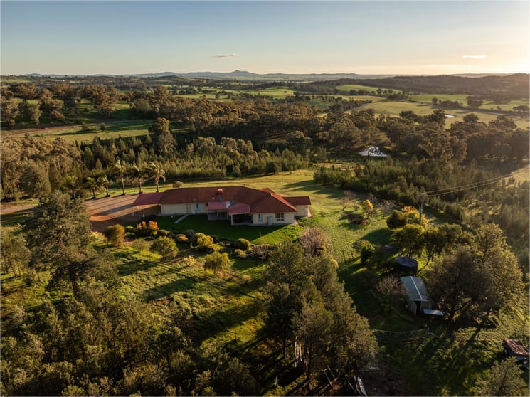 Click to view all images 69 Sunset Lane Wagga Wagga NSW 2650 - Image 2