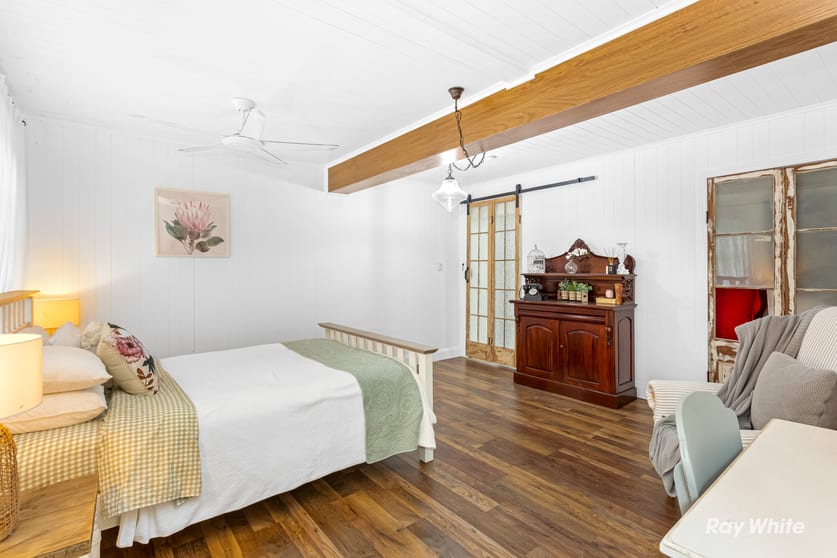 Click to view all images 2386 Byfield Road Byfield QLD 4703 - Image 3