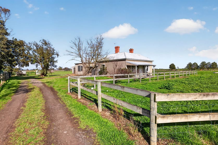 Click to view all images 751 Sale-Cowwarr Road Denison VIC 3858 - Image 2