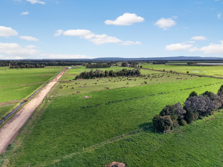 Click to view all images 40 Tudors Lane Denison VIC 3858 - Image 2