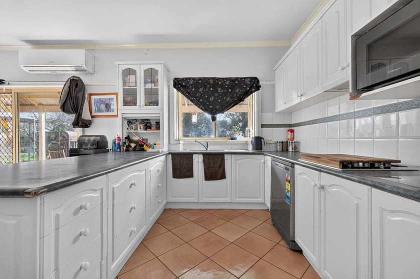 Click to view all images 40 Tudors Lane Denison VIC 3858 - Image 3