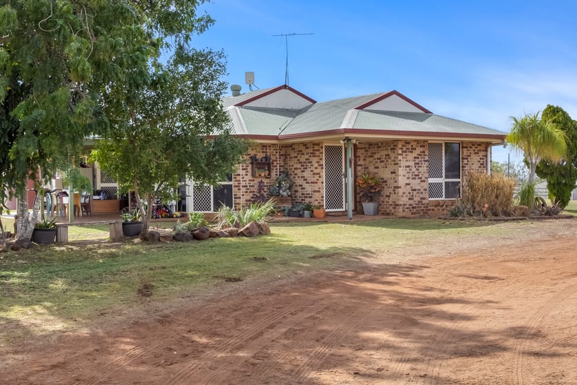 Click to view all images 16 Brown Close Gracemere QLD 4702 - Image 2