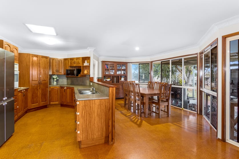 Click to view all images 16 Brown Close Gracemere QLD 4702 - Image 3
