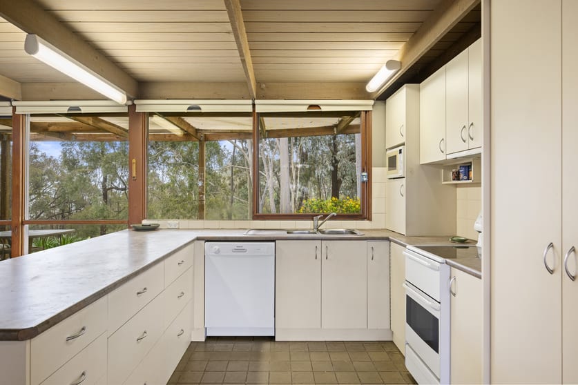 Click to view all images 97 Yarrabee Road Markwood VIC 3678 - Image 3