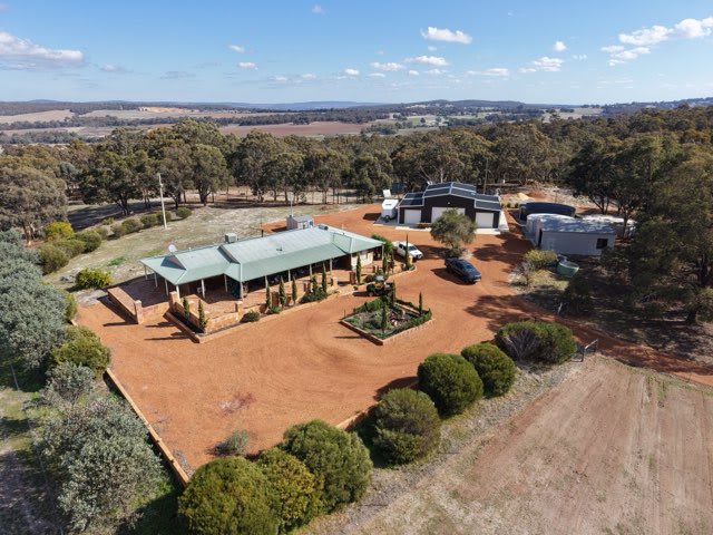 Click to view all images 148 Jilyading Drive Hoddys Well WA 6566 - Image 1