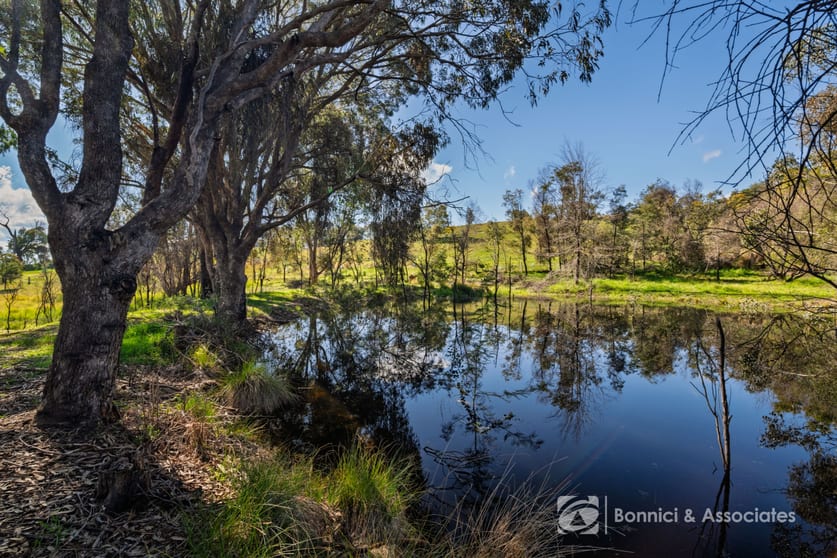 Click to view all images 134 Fighting Gully Road Beechworth VIC 3747 - Image 2