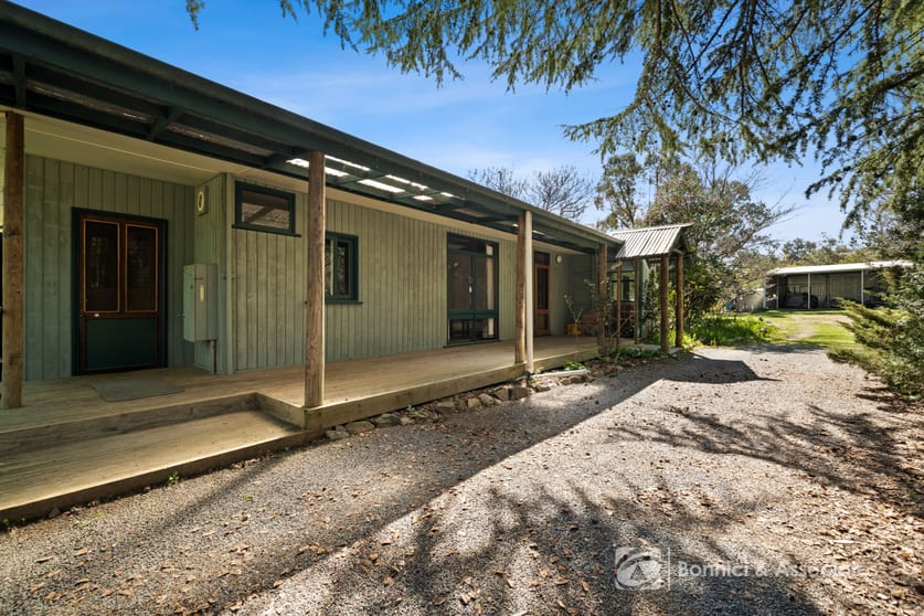 Click to view all images 134 Fighting Gully Road Beechworth VIC 3747 - Image 3