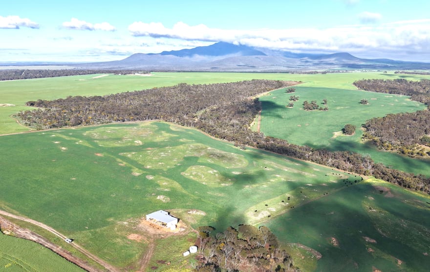 Click to view all images 1 Yungermere Road Gnowellen WA 6328 - Image 2