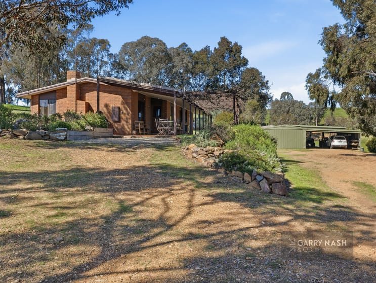 Click to view all images 8 Illawong Road Markwood VIC 3678 - Image 2