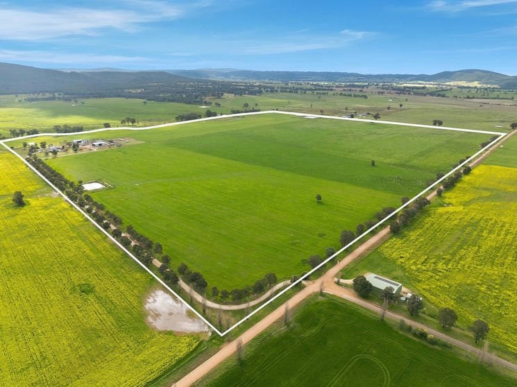 Click to view all images 697 Tallarook Road Cowra NSW 2794 - Image 2