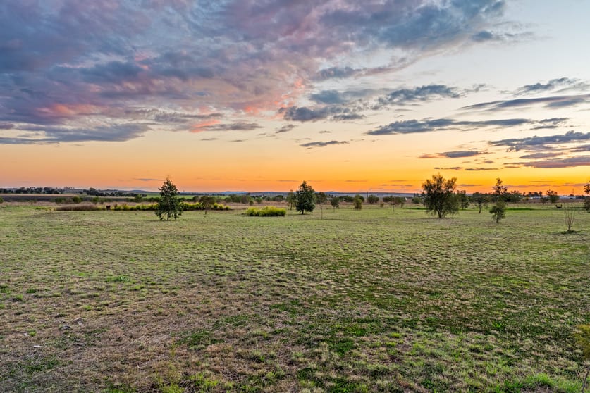 Click to view all images 33 Cemetery Road Clifton QLD 4361 - Image 3