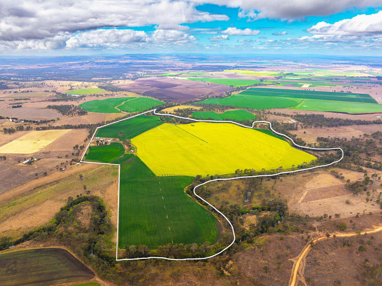 Click to view all images 33 Remingtons Road Wooroonden QLD 4605 - Image 1