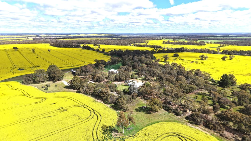 Click to view all images 109 Kareela Road Tenterden WA 6322 - Image 2