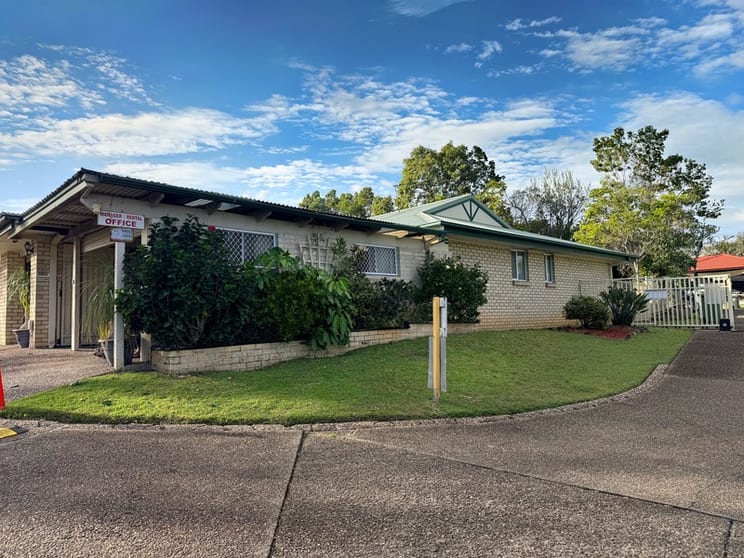 Click to view all images 9238 Ridgevale Drive Helensvale QLD 4212 - Image 2