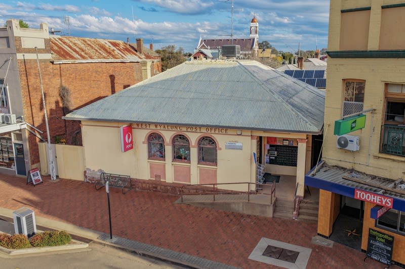 Click to view all images 150-152 Main Street West Wyalong NSW 2671 - Image 2