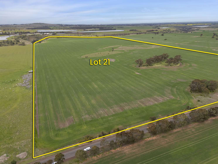 94-218 Eynesbury Road Eynesbury VIC 3338 - Image 2