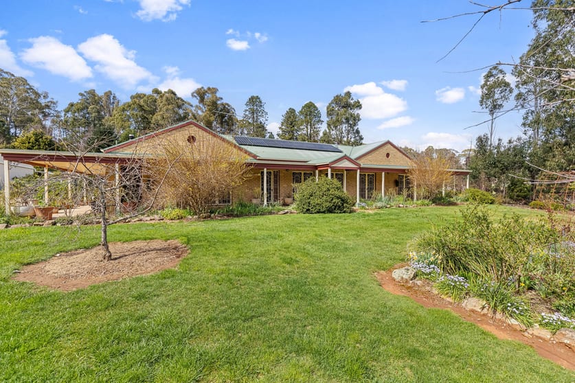 Click to view all images 2235 Batlow Road Tumbarumba NSW 2653 - Image 1
