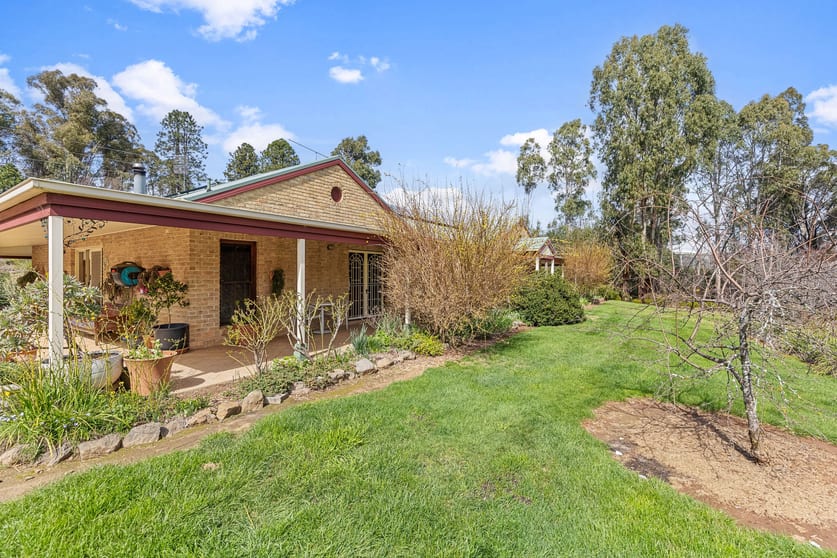 Click to view all images 2235 Batlow Road Tumbarumba NSW 2653 - Image 2