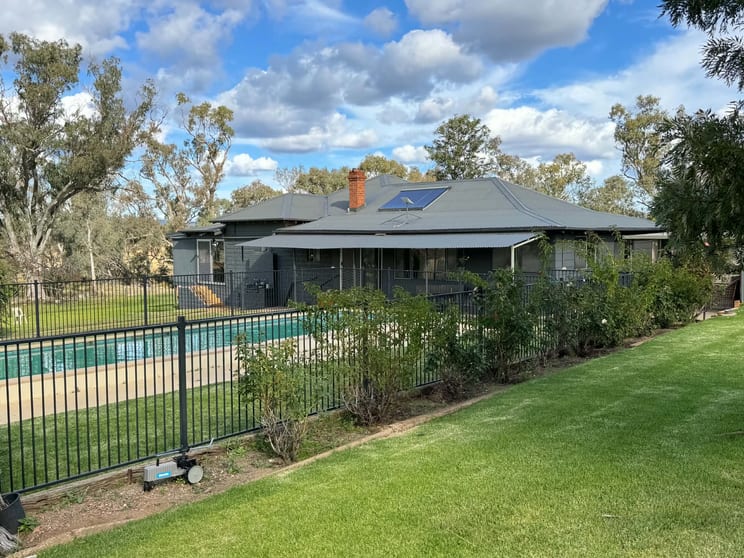 Click to view all images 86 Hunts Crossing Road Parkes NSW 2870 - Image 1