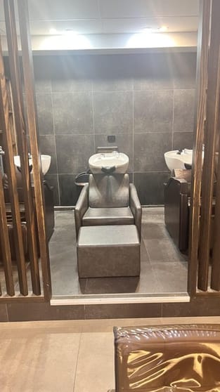 Click to view all images Beauty Salon business for sale in Mitcham - Image 1