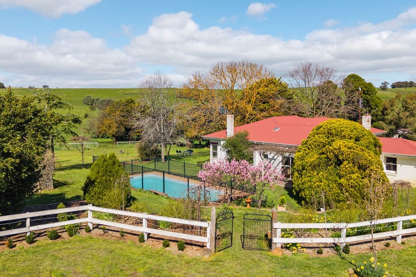 Click to view all images 1469 Kyneton-Redesdale Road Barfold VIC 3444 - Image 3