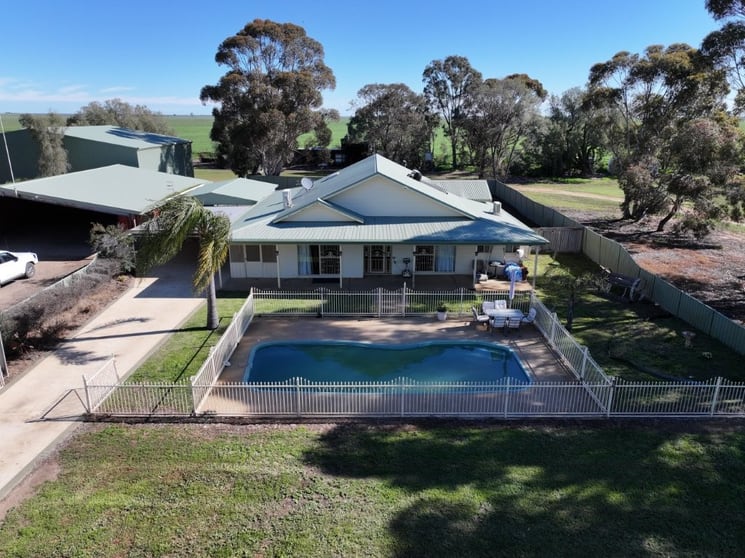 Click to view all images 'Gunyah' & 'Windera', 210 Bayliss Road & 177 Bayliss Road Deniliquin NSW 2710 - Image 2