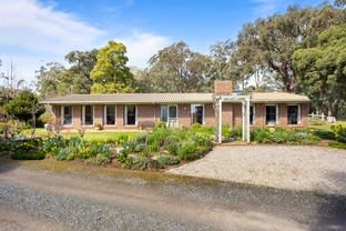 Click to view all images 41 Jollys Hill Road Smythes Creek VIC 3351 - Image 2