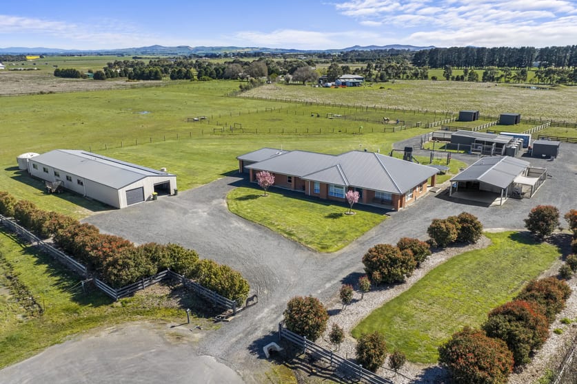 Click to view all images 62 Wiggins Road Mitchell Park VIC 3355 - Image 1