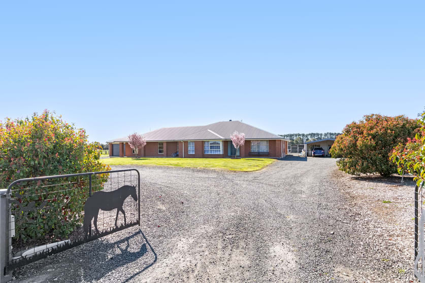 Click to view all images 62 Wiggins Road Mitchell Park VIC 3355 - Image 3
