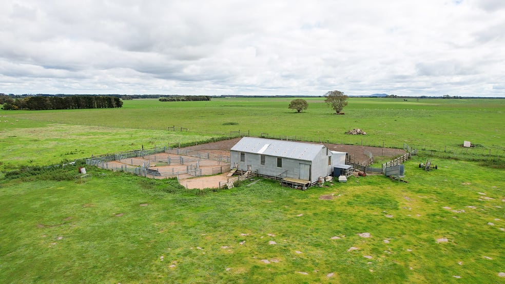 Click to view all images 189 Estate Road Caramut VIC 3274 - Image 3