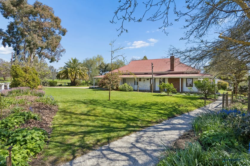 Click to view all images 141 U T Creek Road Alexandra VIC 3714 - Image 2