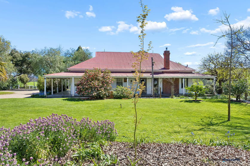 Click to view all images 141 U T Creek Road Alexandra VIC 3714 - Image 3
