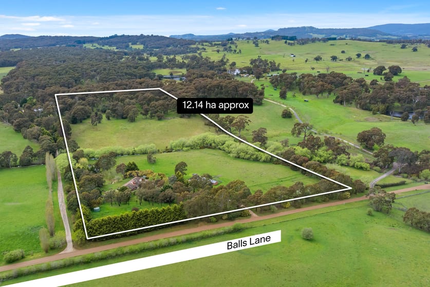 Click to view all images 71 Balls Lane Kyneton VIC 3444 - Image 1