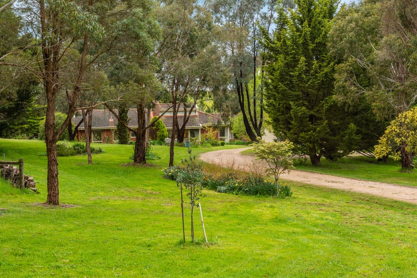 Click to view all images 71 Balls Lane Kyneton VIC 3444 - Image 3
