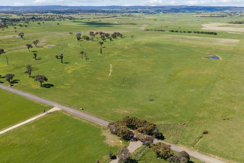 Click to view all images 1086 Tallagandra Lane Sutton NSW 2620 - Image 2