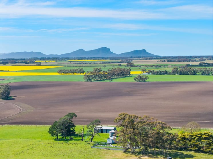Click to view all images - Glenelg Highway Warrayure VIC 3301 - Image 3
