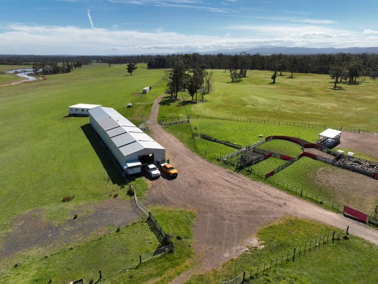 Click to view all images 1 Barton Road Epping Forest TAS 7211 - Image 3