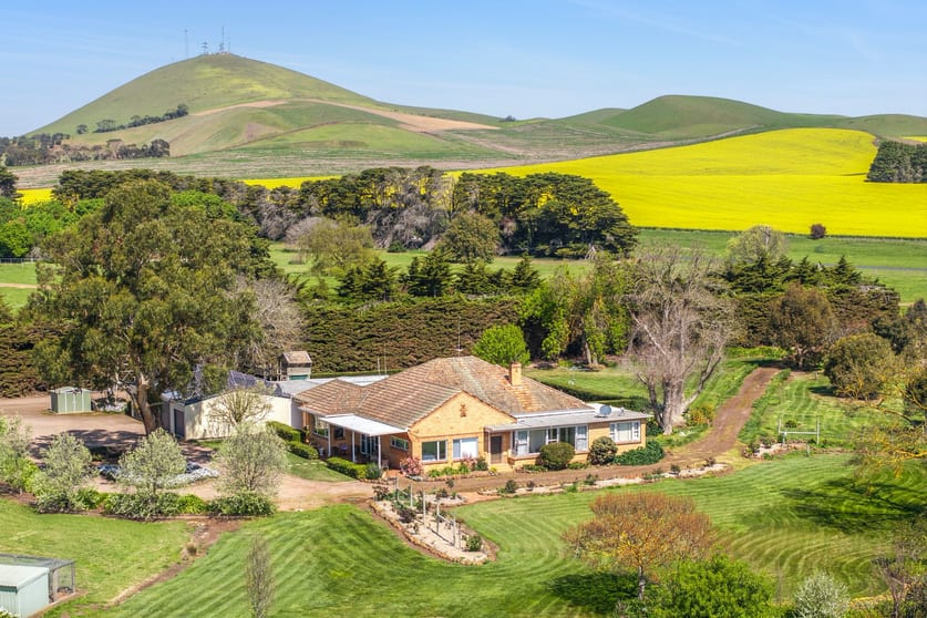 Click to view all images 416 Mortlake-Ararat Road Mortlake VIC 3272 - Image 1