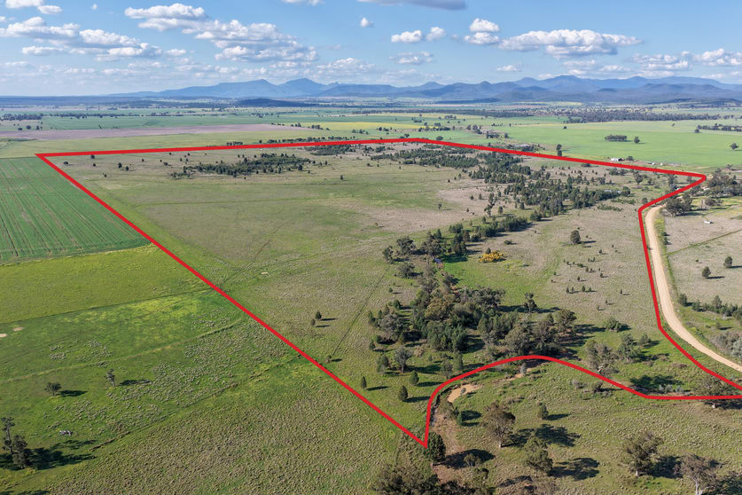 Click to view all images 123 Mccutcheon Lane Narrabri NSW 2390 - Image 2