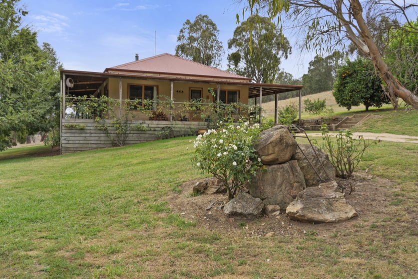 Click to view all images 45 Settlers Lane Myrtleford VIC 3737 - Image 1