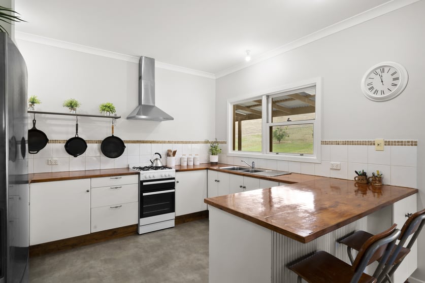 Click to view all images 45 Settlers Lane Myrtleford VIC 3737 - Image 2